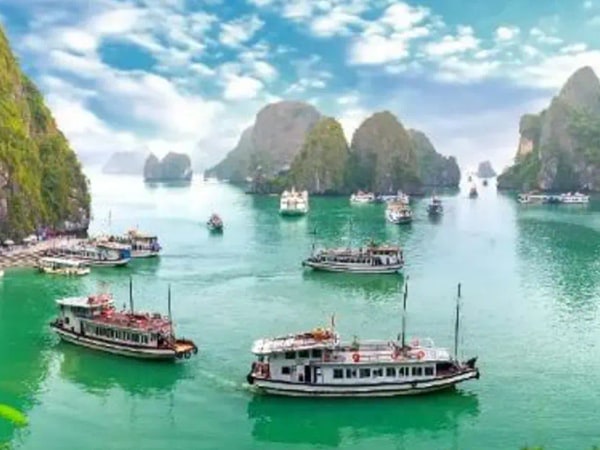 Halong Bay Discovery With 6 Hours Boat Tour